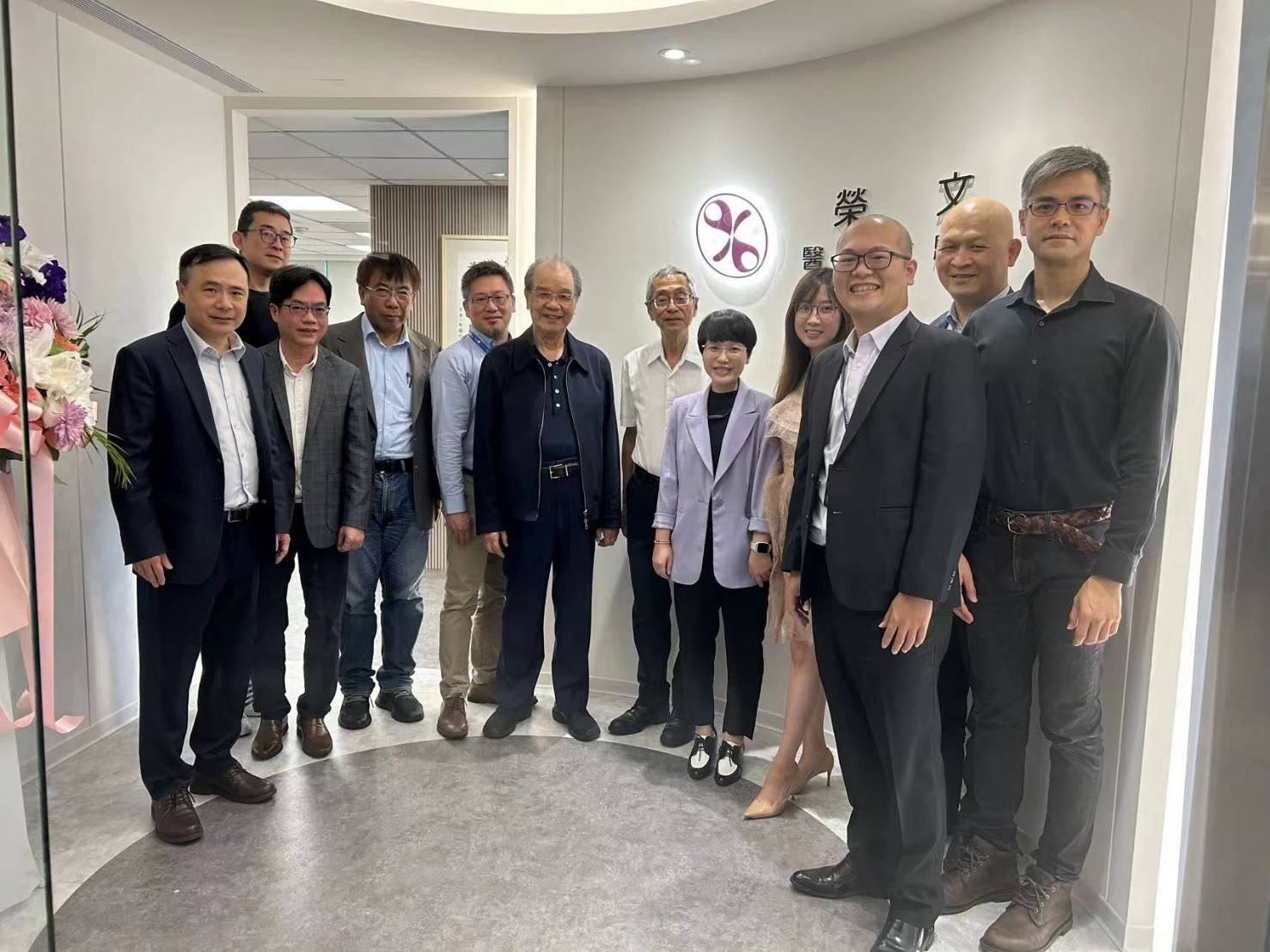 祝榮文生醫新居落成,生意興隆