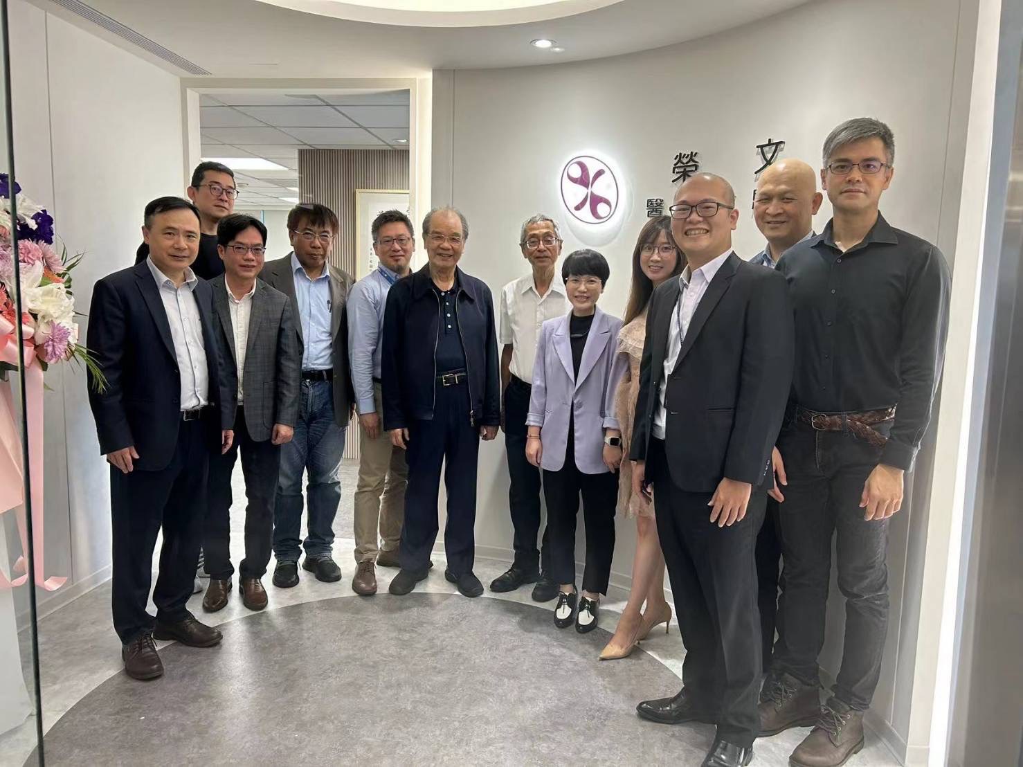 祝榮文生醫新居落成，生意興隆