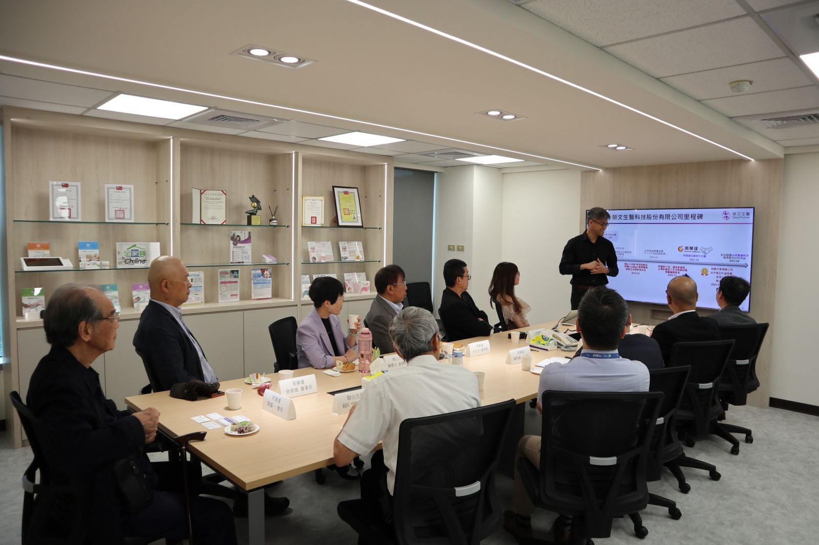 祝榮文生醫新居落成，生意興隆